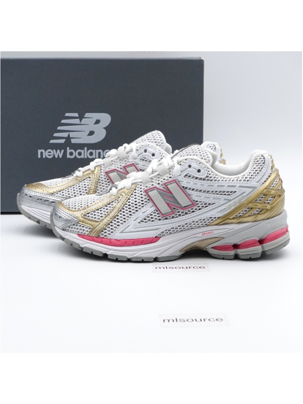 NEW New Balance 1906R Sneakers U1906RCH Silver Metallic